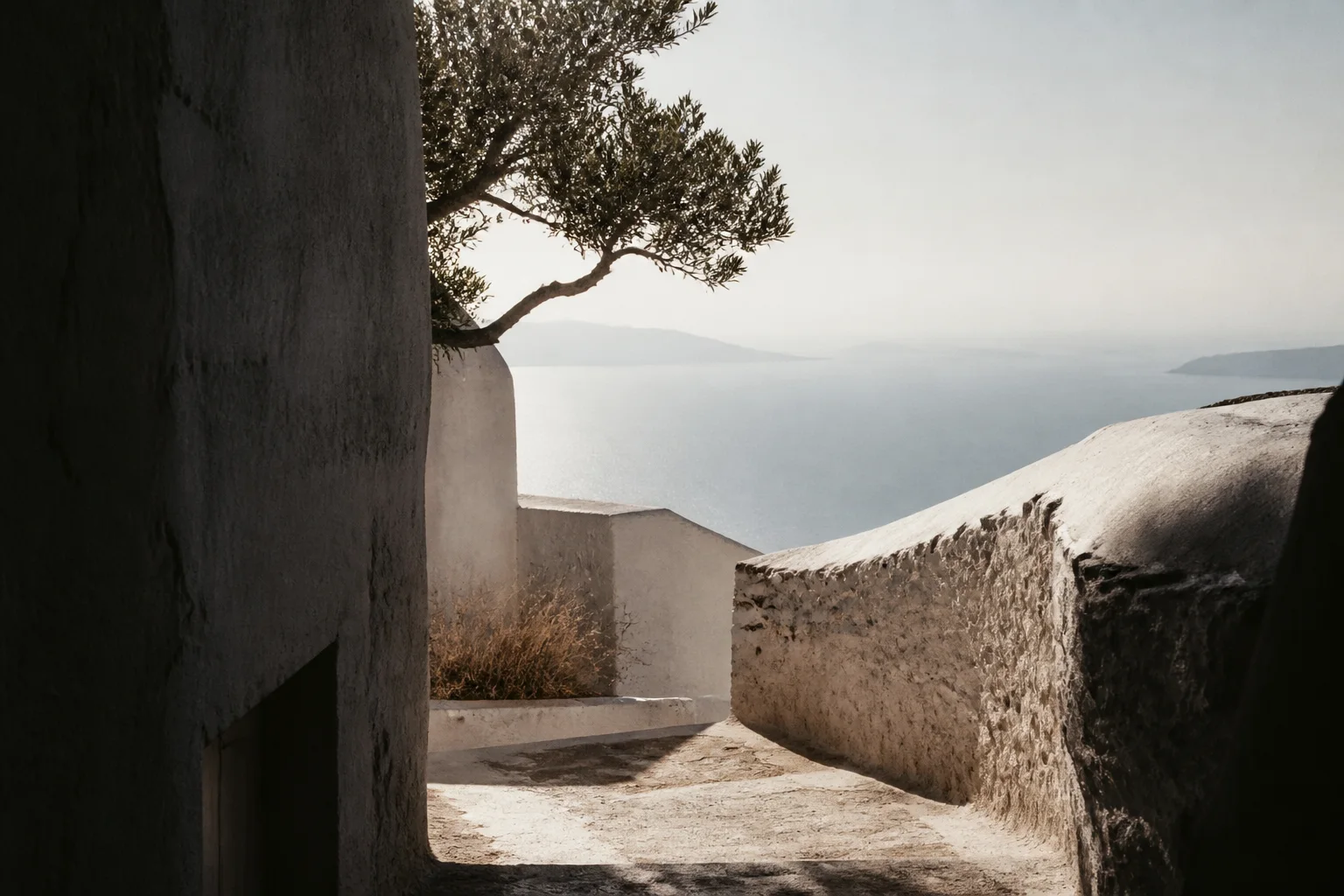 Cycladic architecture opening onto the Aegean